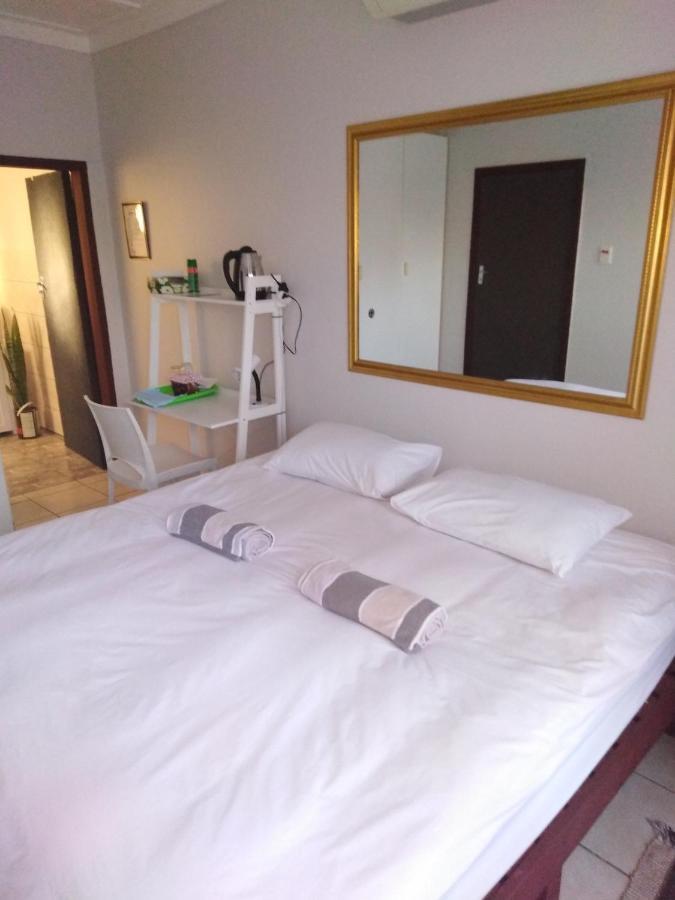 Xenia Bed & Breakfast Windhoek Bagian luar foto