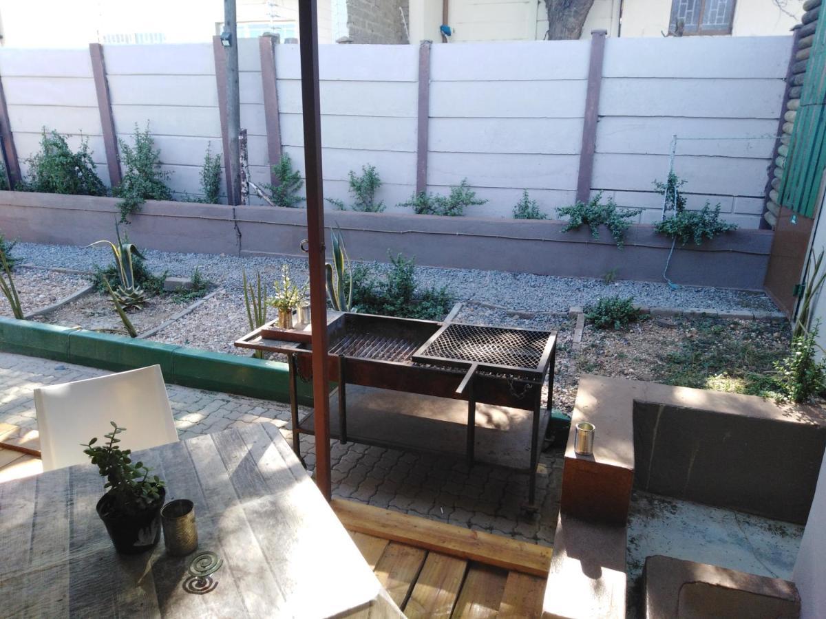Xenia Bed & Breakfast Windhoek Bagian luar foto