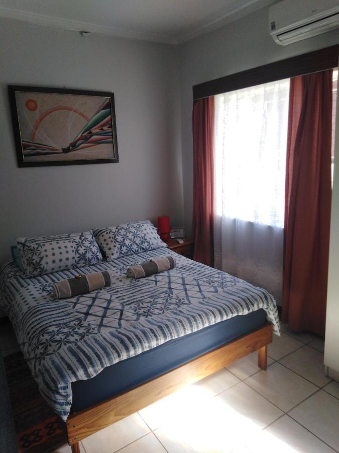 Xenia Bed & Breakfast Windhoek Bagian luar foto