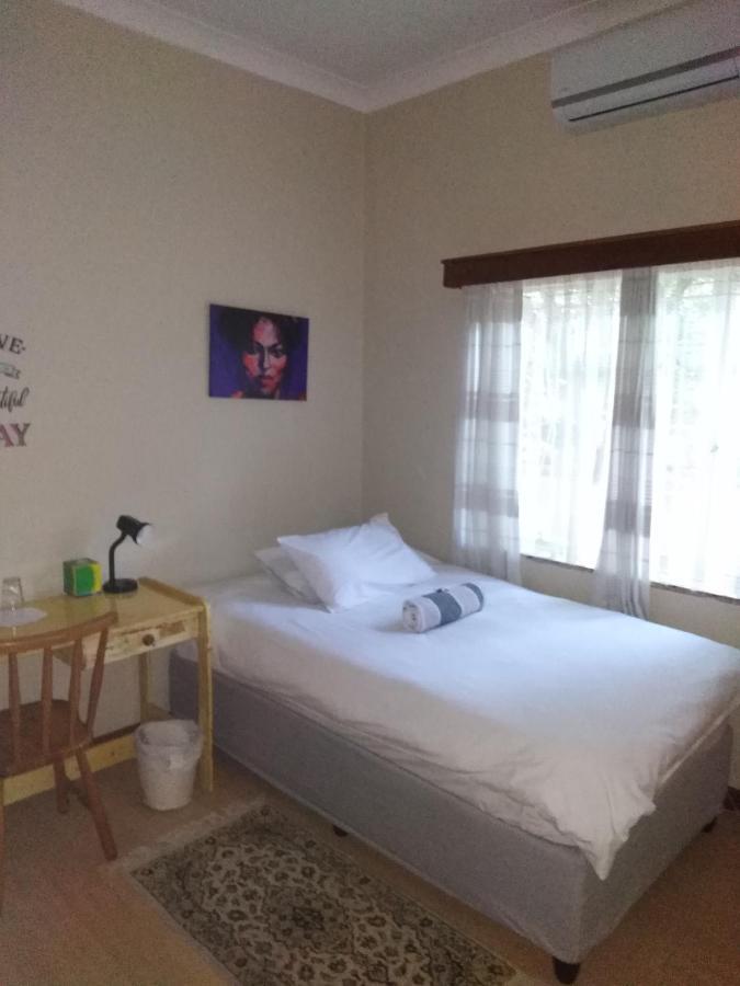 Xenia Bed & Breakfast Windhoek Bagian luar foto