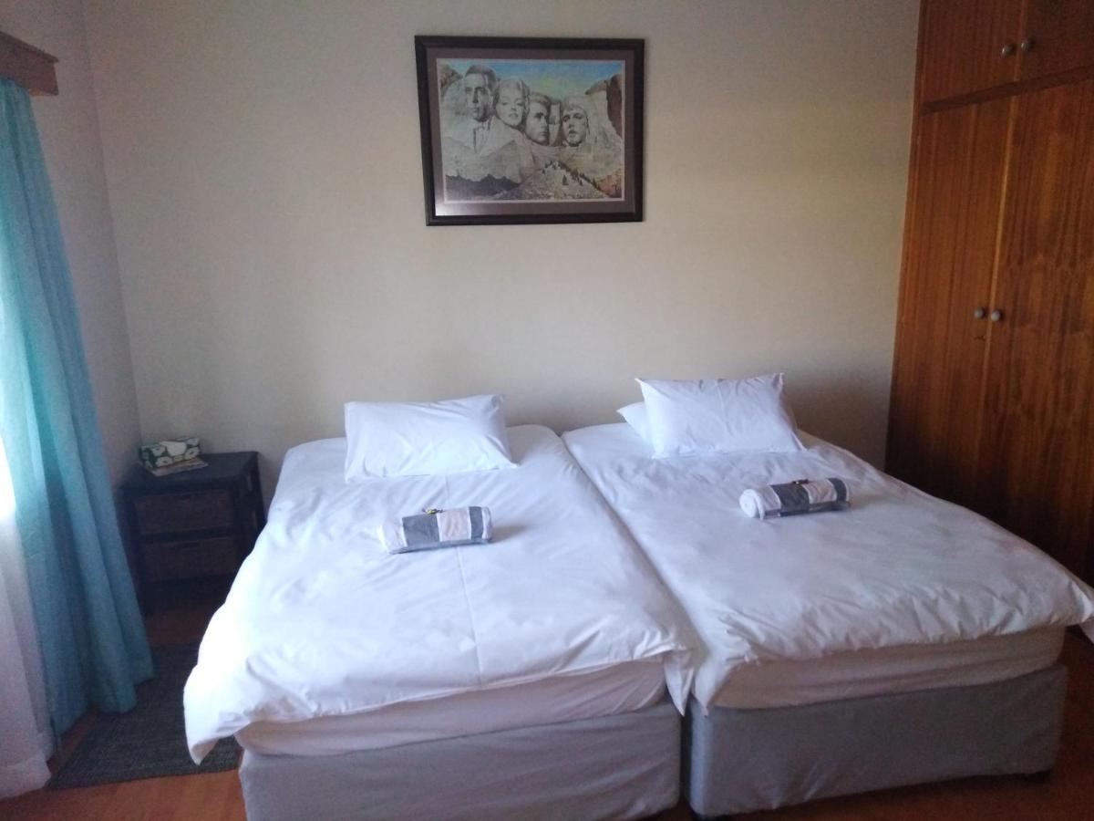 Xenia Bed & Breakfast Windhoek Bagian luar foto