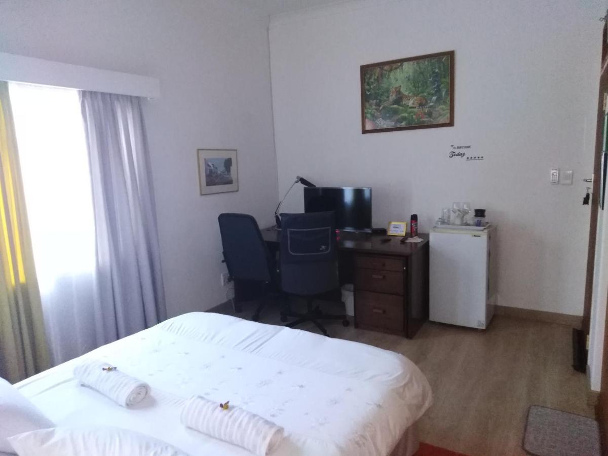 Xenia Bed & Breakfast Windhoek Bagian luar foto
