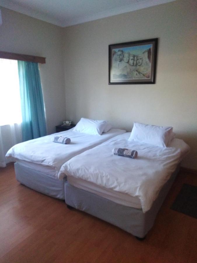 Xenia Bed & Breakfast Windhoek Bagian luar foto