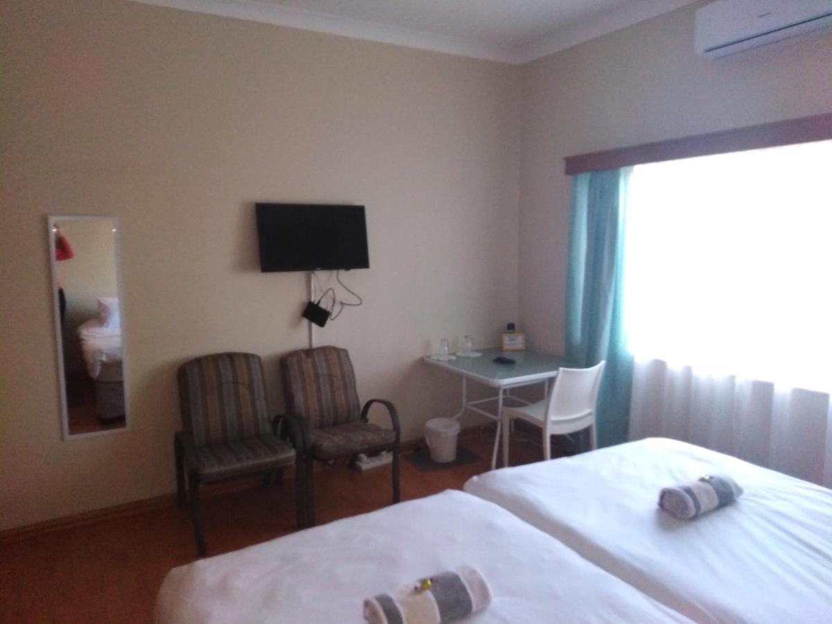 Xenia Bed & Breakfast Windhoek Bagian luar foto