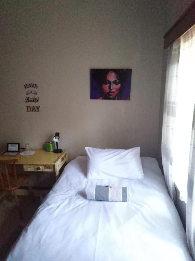 Xenia Bed & Breakfast Windhoek Bagian luar foto