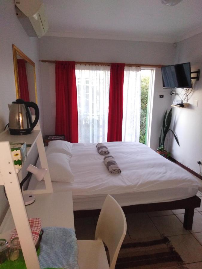 Xenia Bed & Breakfast Windhoek Bagian luar foto