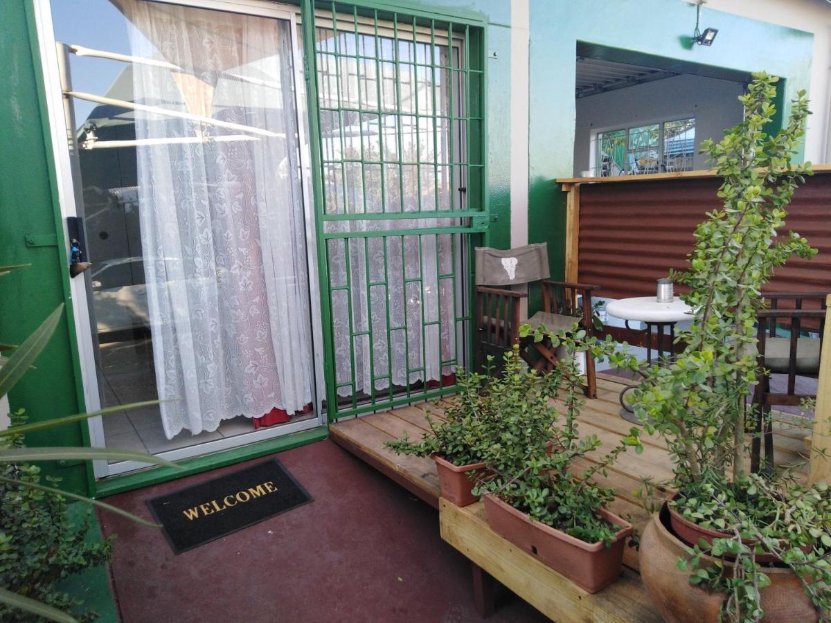 Xenia Bed & Breakfast Windhoek Bagian luar foto