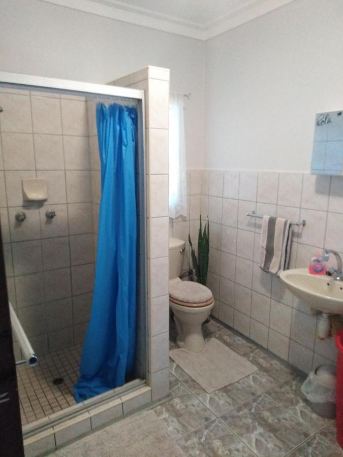 Xenia Bed & Breakfast Windhoek Bagian luar foto