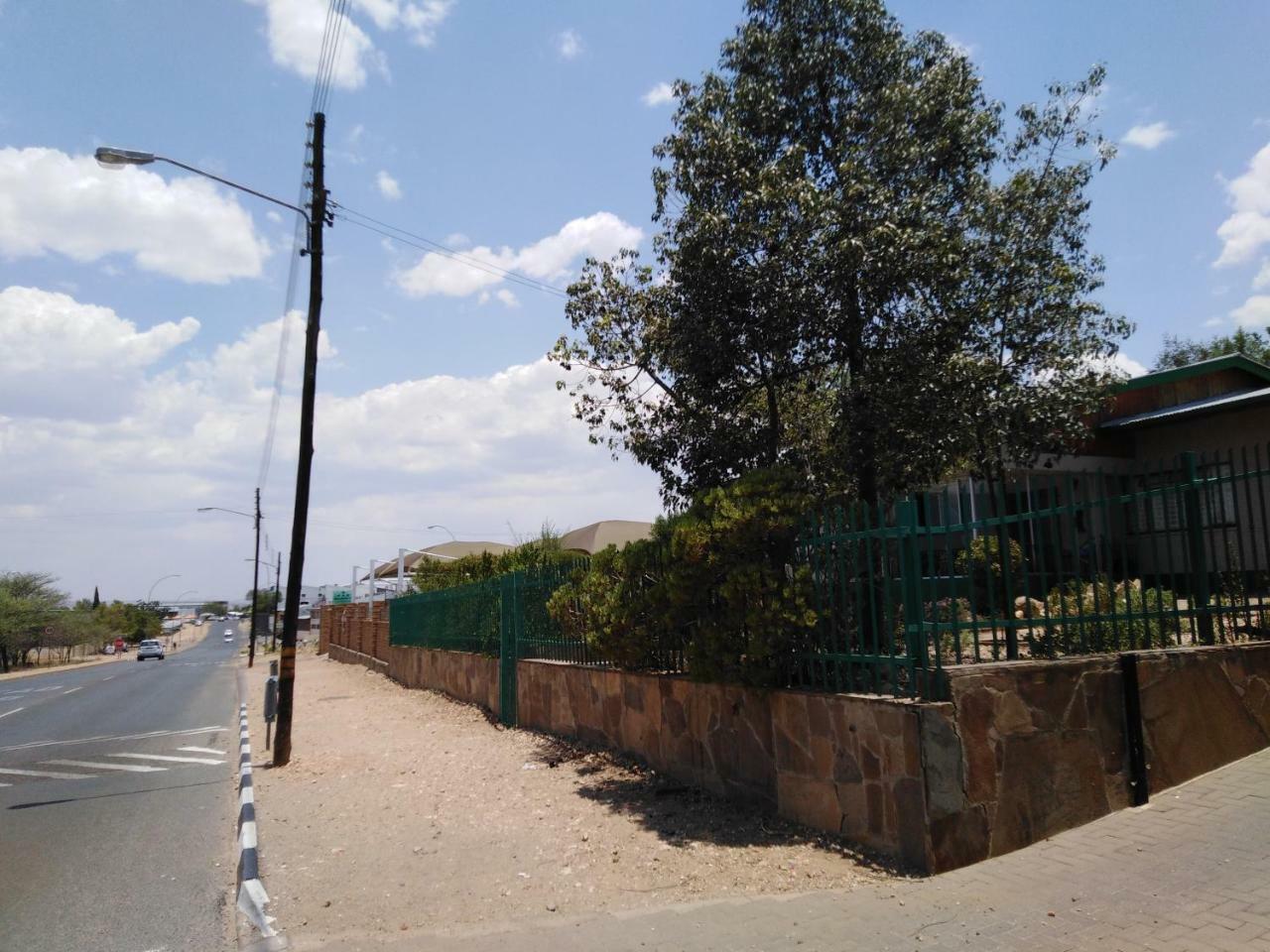 Xenia Bed & Breakfast Windhoek Bagian luar foto