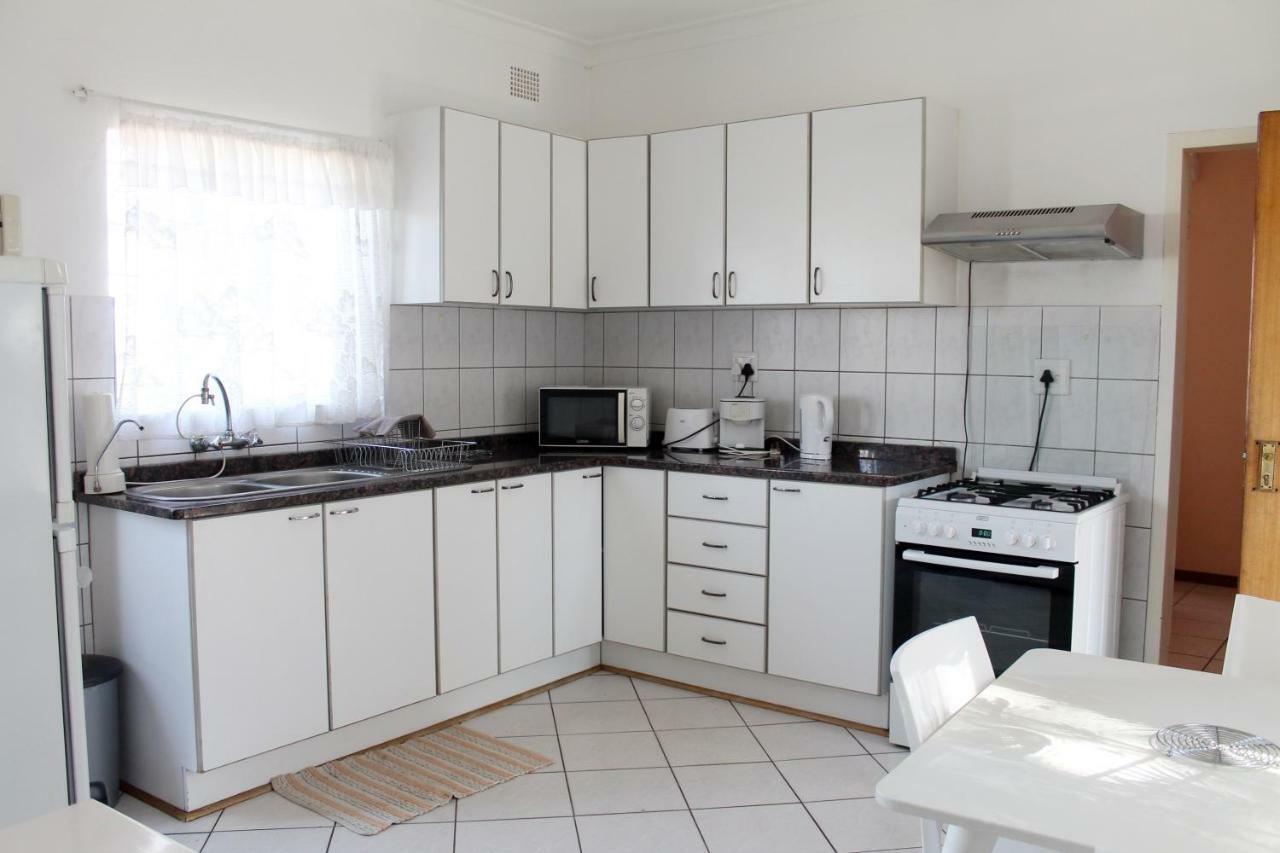 Xenia Bed & Breakfast Windhoek Bagian luar foto