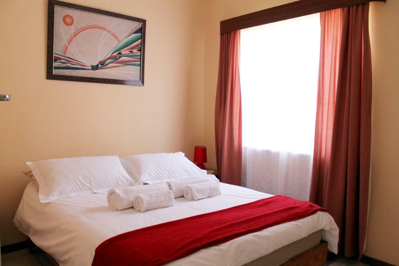 Xenia Bed & Breakfast Windhoek Bagian luar foto