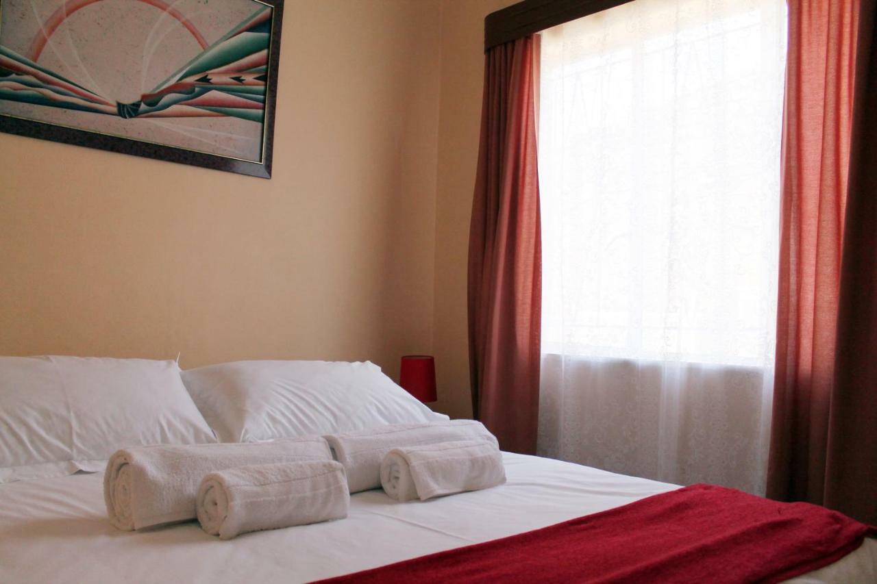 Xenia Bed & Breakfast Windhoek Bagian luar foto