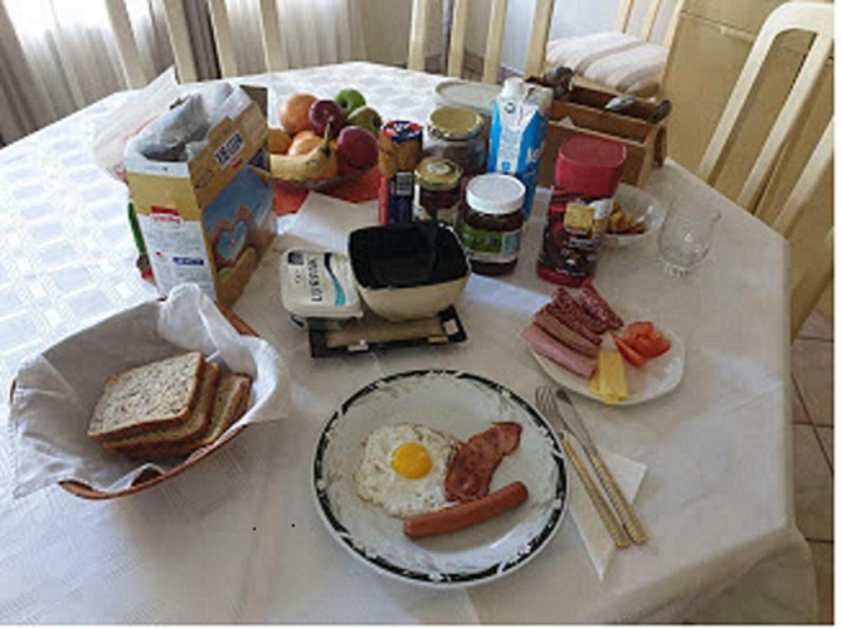 Xenia Bed & Breakfast Windhoek Bagian luar foto